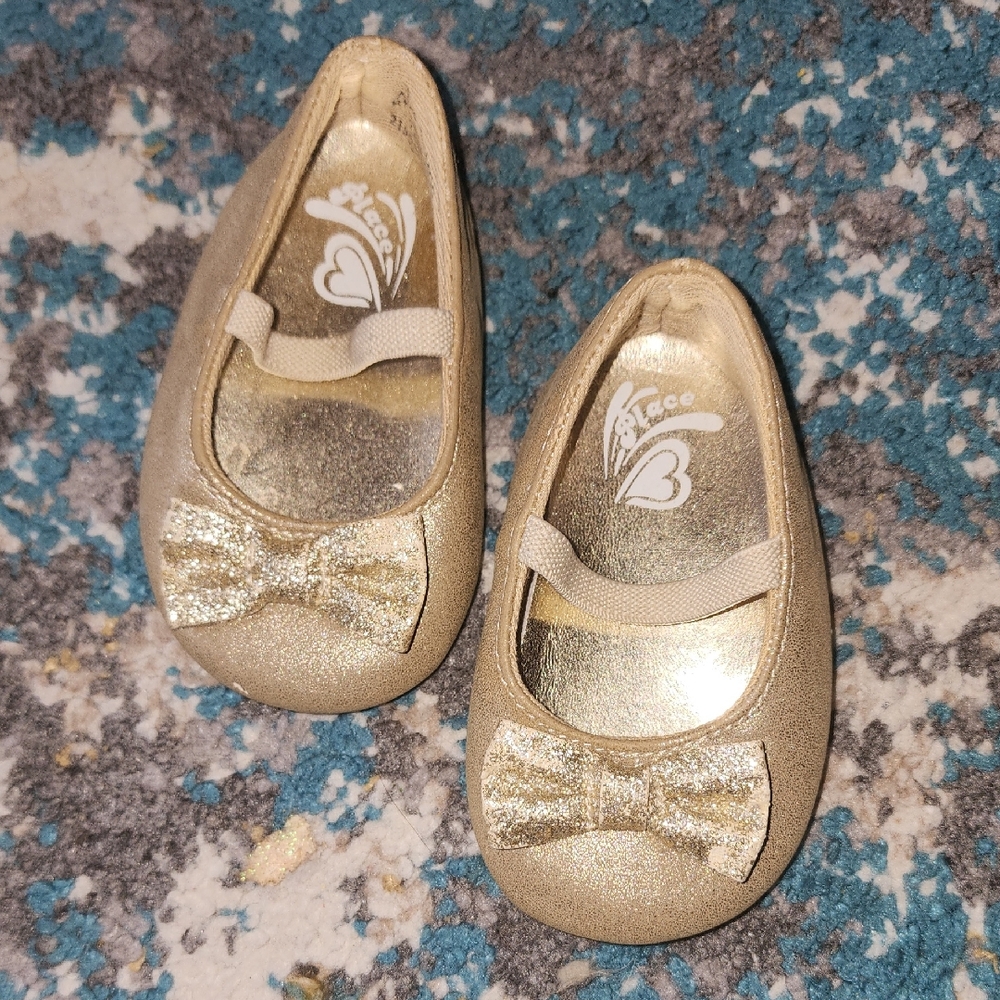 Children's Place Luvable Friends Glittery Gold Dress Shoes Size 3-6 Mos.